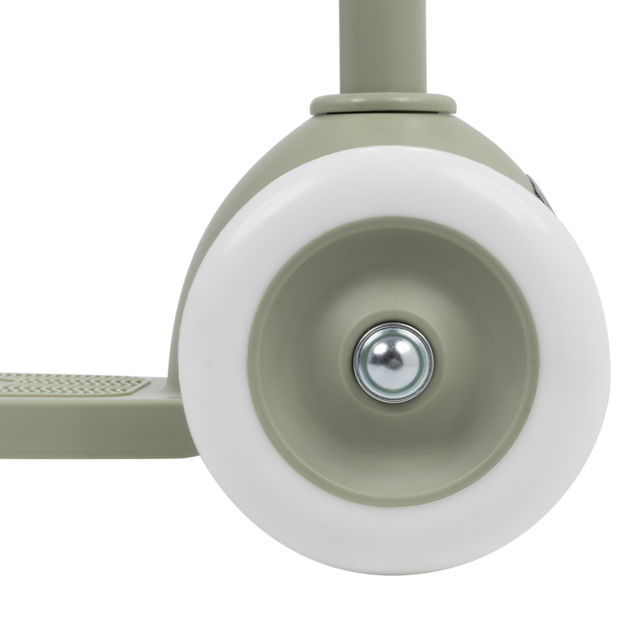 A close-up of the Banwood Eco Scooter Olive wheel shows a light green axle made from 100% post-consumer recycled plastic, a white outer rim, and a textured footrest for grip. The wheel is secured by a central metal bolt.