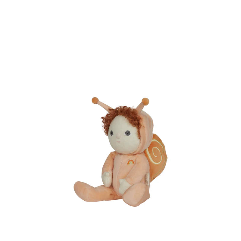 The OLLI ELLA Dinky Dinkum Scottie Snail plush features curly brown hair, a peach snail costume with antennae, and a yellow spiral shell, sitting upright against a white background.