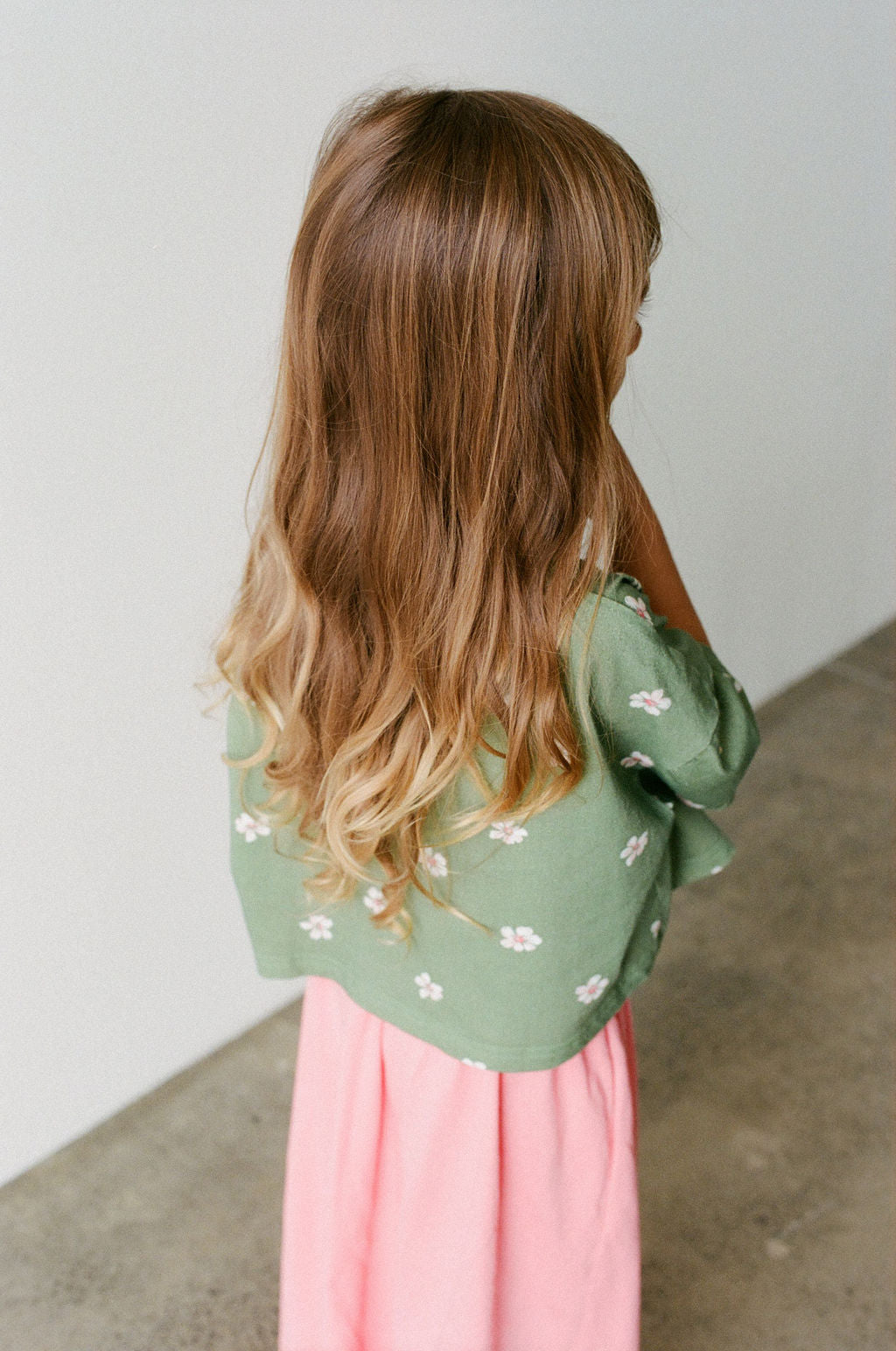 Illoura the Label - Cropped Tee Field Daisy