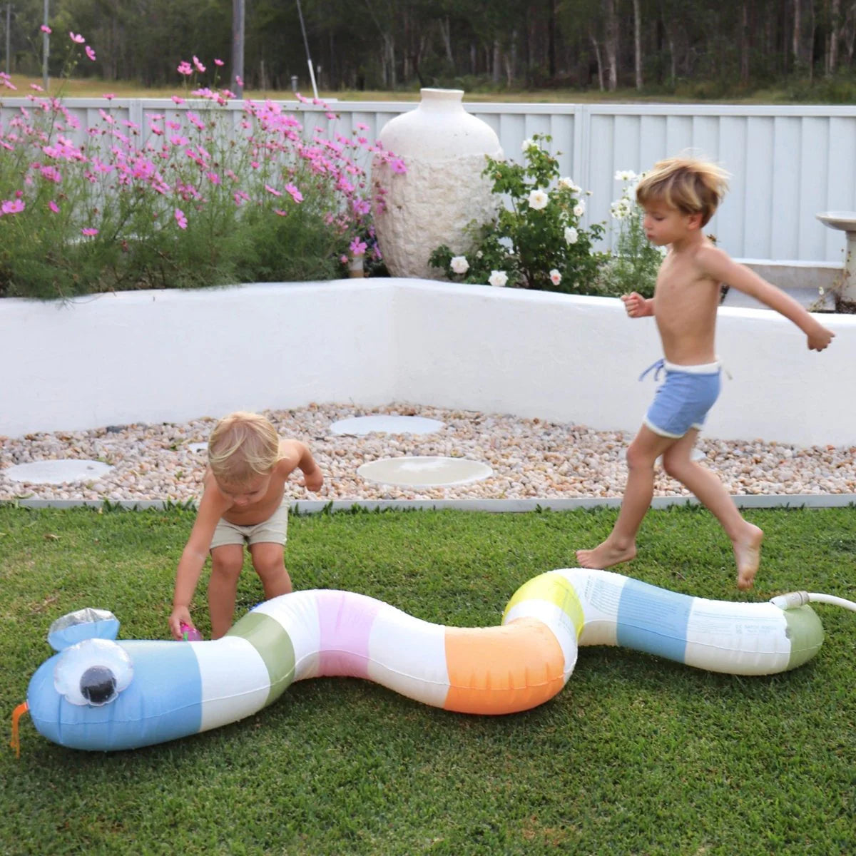 SUNNYLIFE - Inflatable Snake Sprinkler
