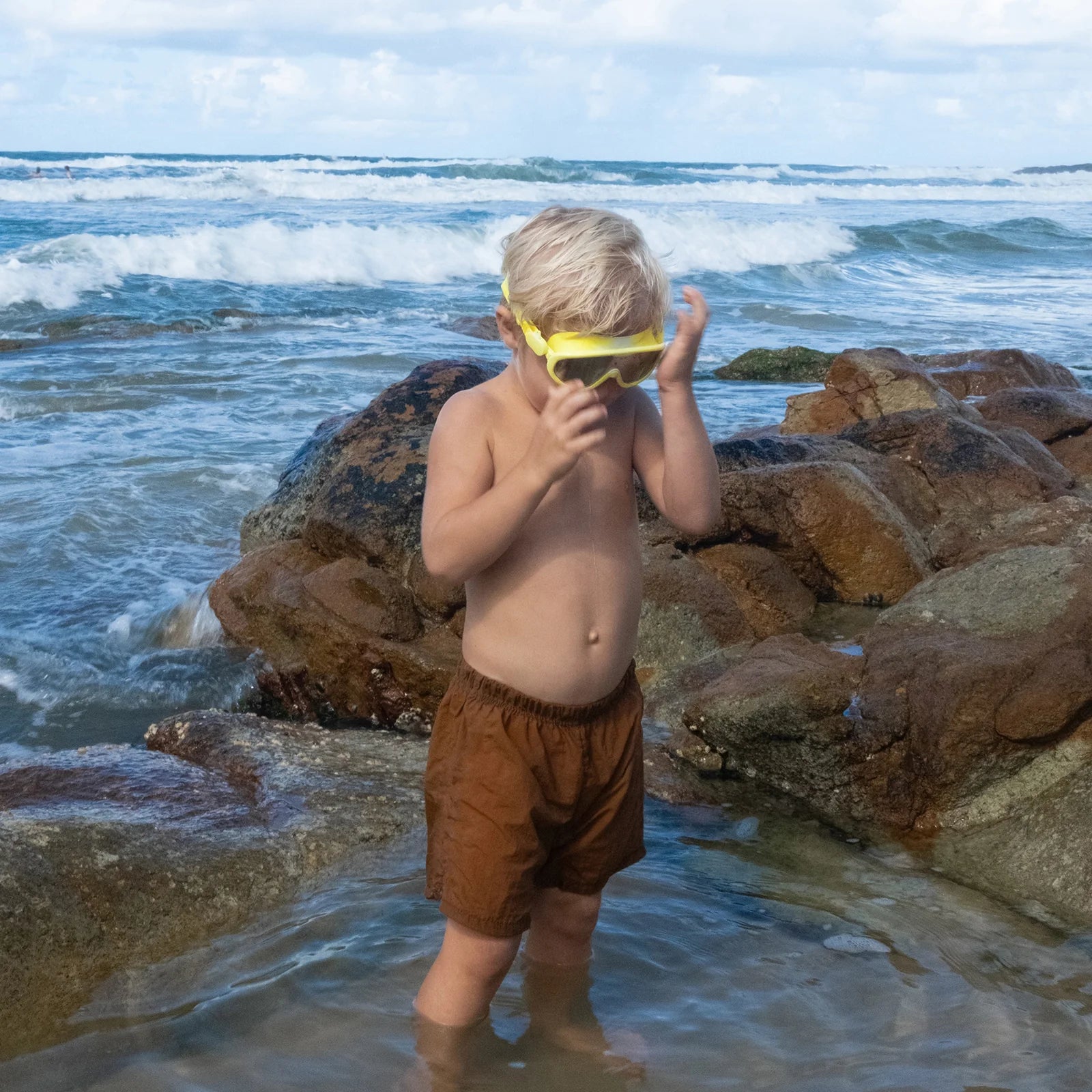 SUNNYLIFE - Kids Swim Mask Salty the Shark Neon Yellow