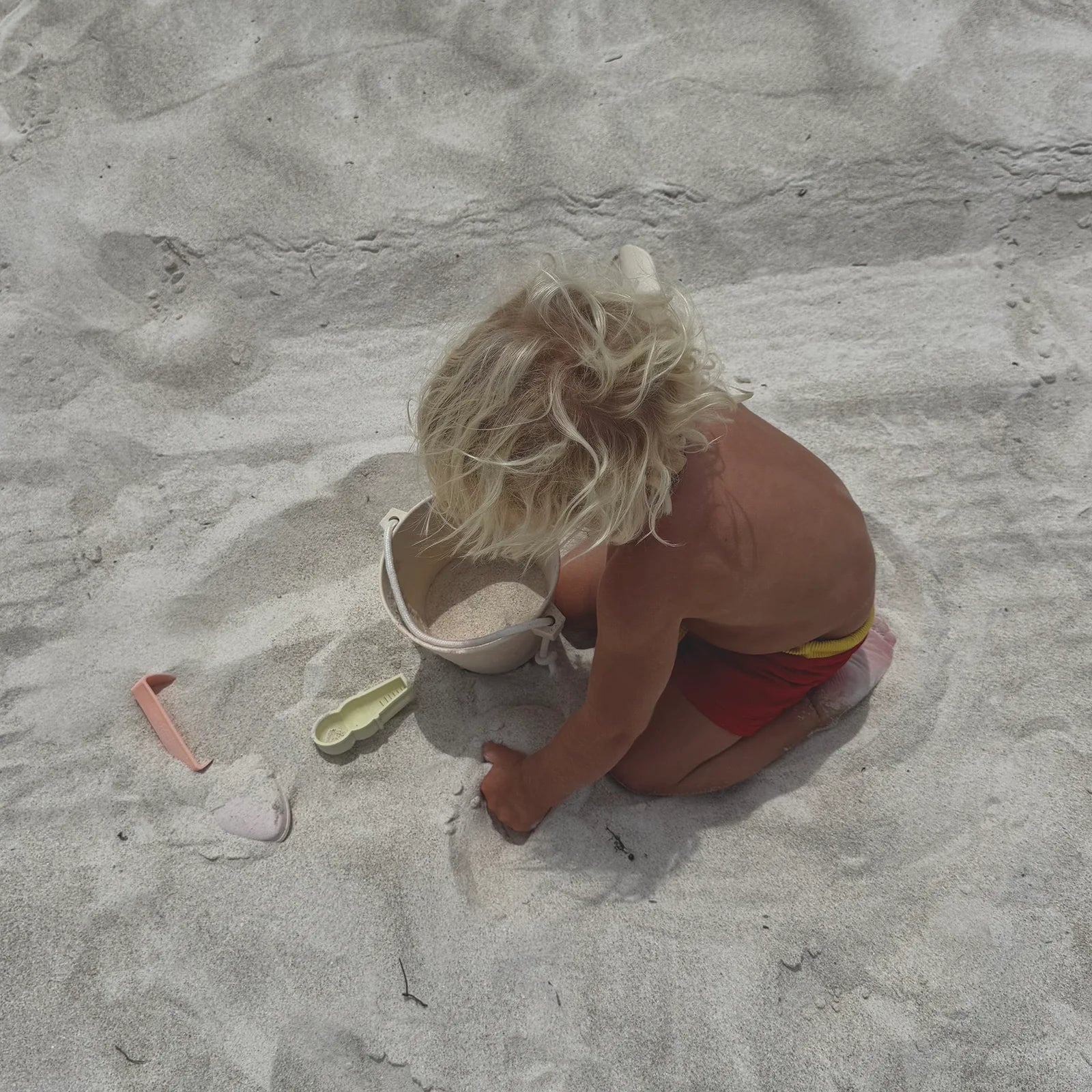 SUNNYLIFE - Silicone Bucket & Spade Set