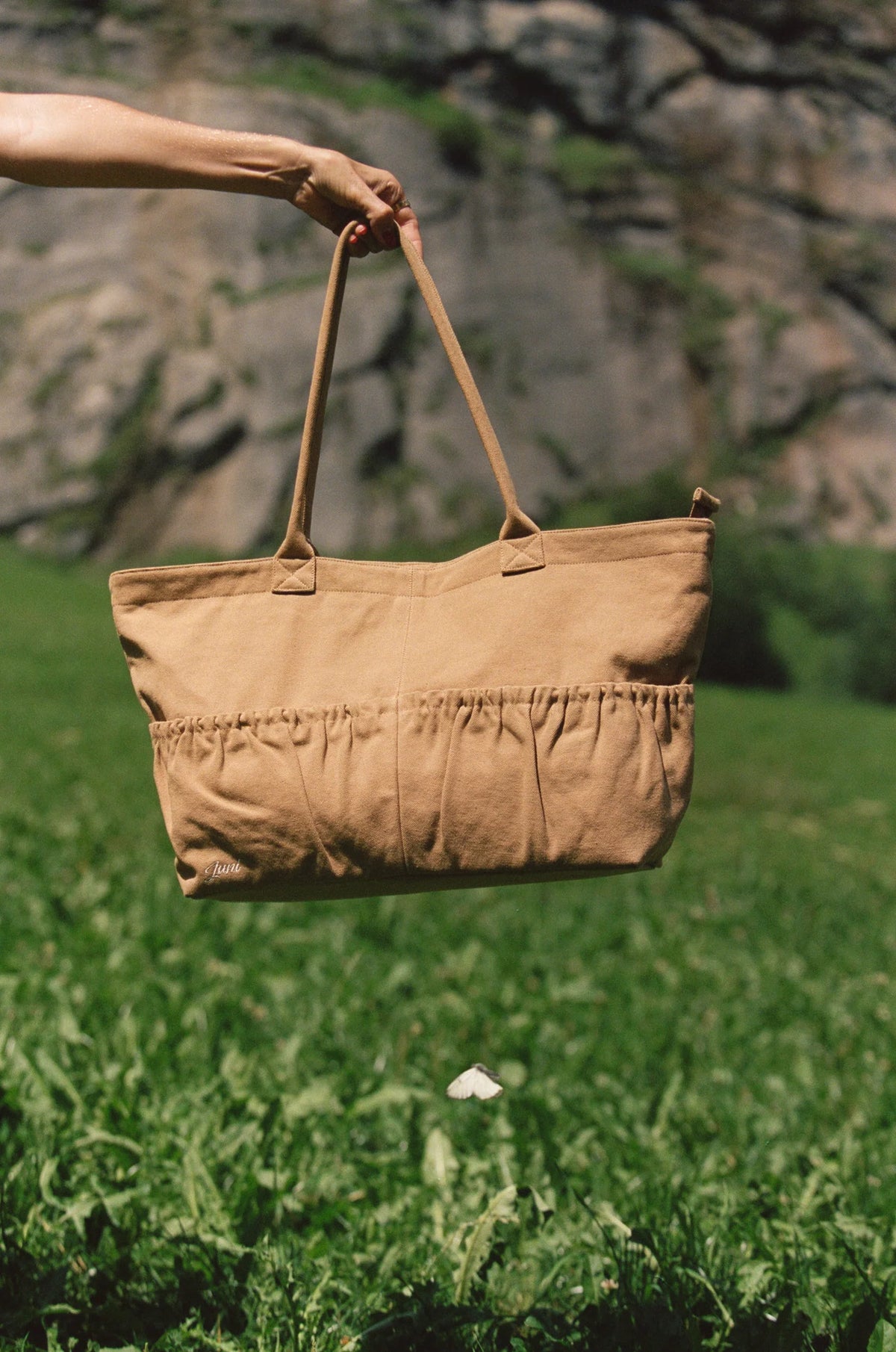 JUNI - The Daily Tote Tan