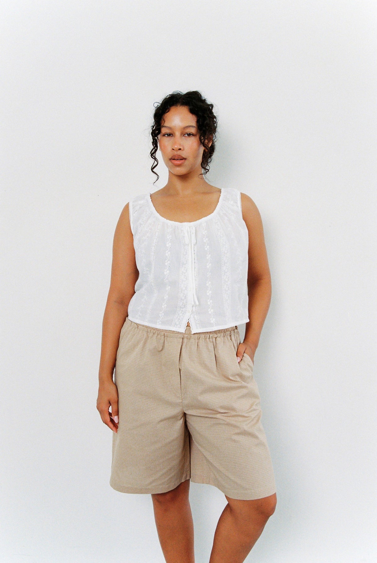 Juni Vivi Bermuda Short Wheat Check