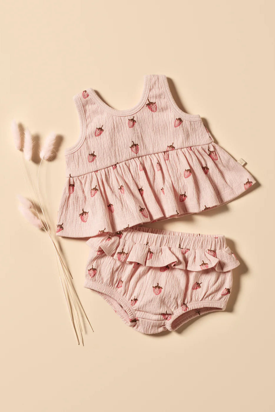 Wilson & Frenchy - Strawberry Kisses Organic Ruffle Set