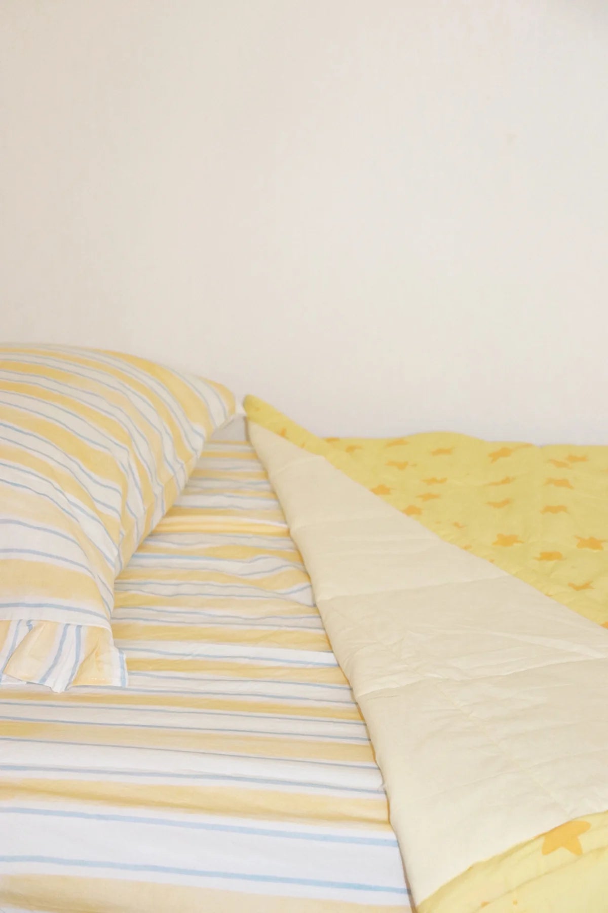 PRE-ORDER Play Linen - Star Sprinkle Reversible Quilt Single/King Single