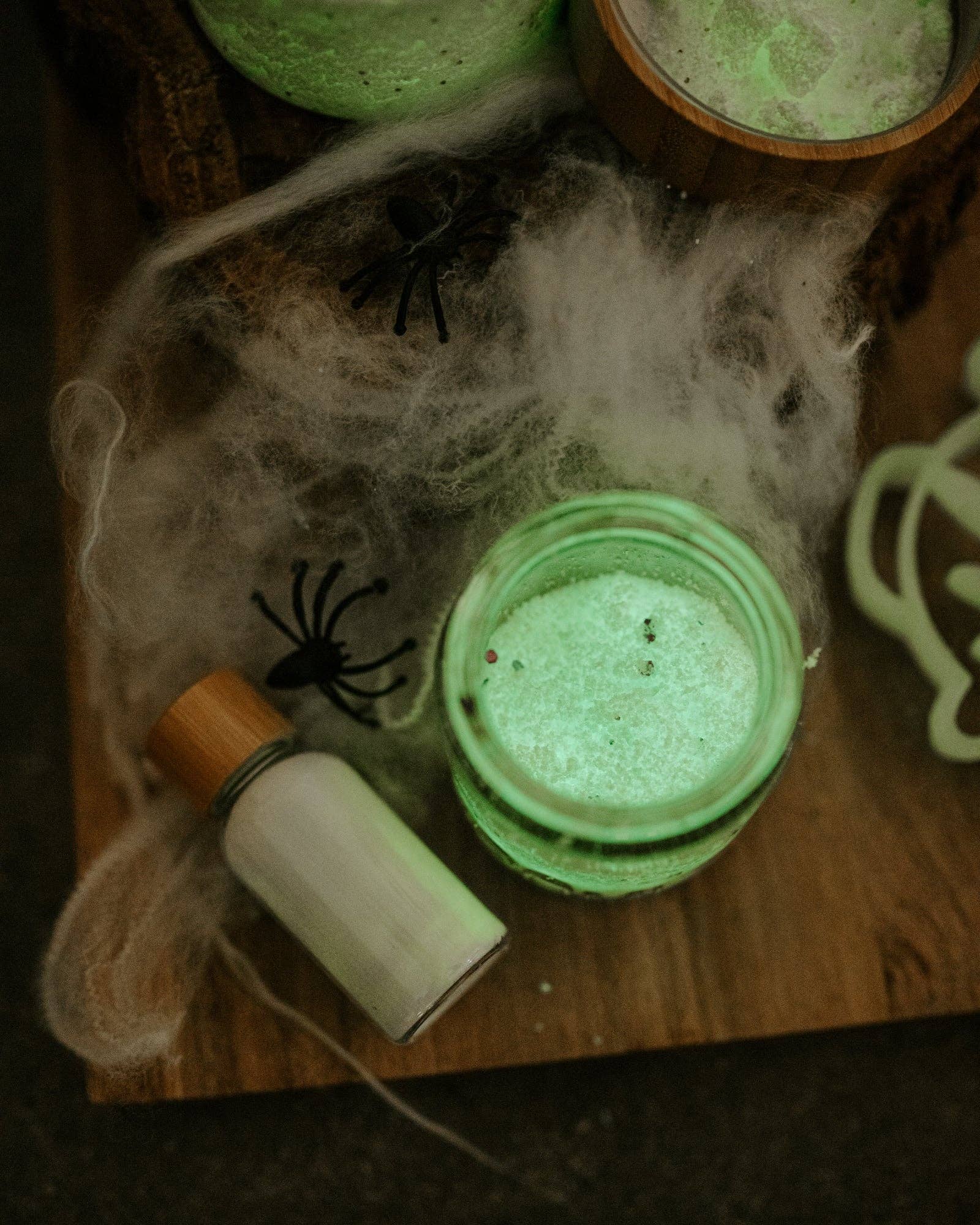 The Little Potion Co - Glow Snow (Glows in the Dark)