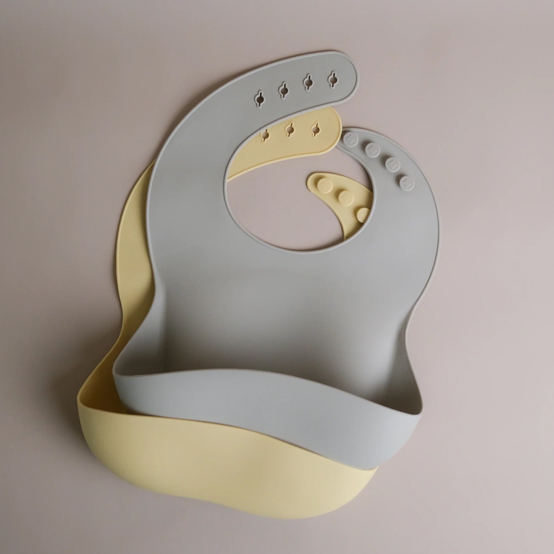 ROMMER Silicone Bib in Cloud and Pina.