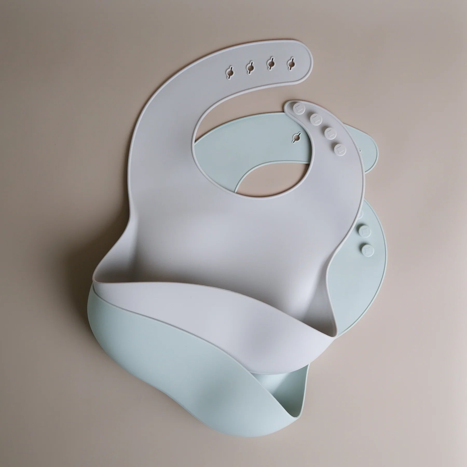 ROMMER Silicone Bib in Cloud and Mist.