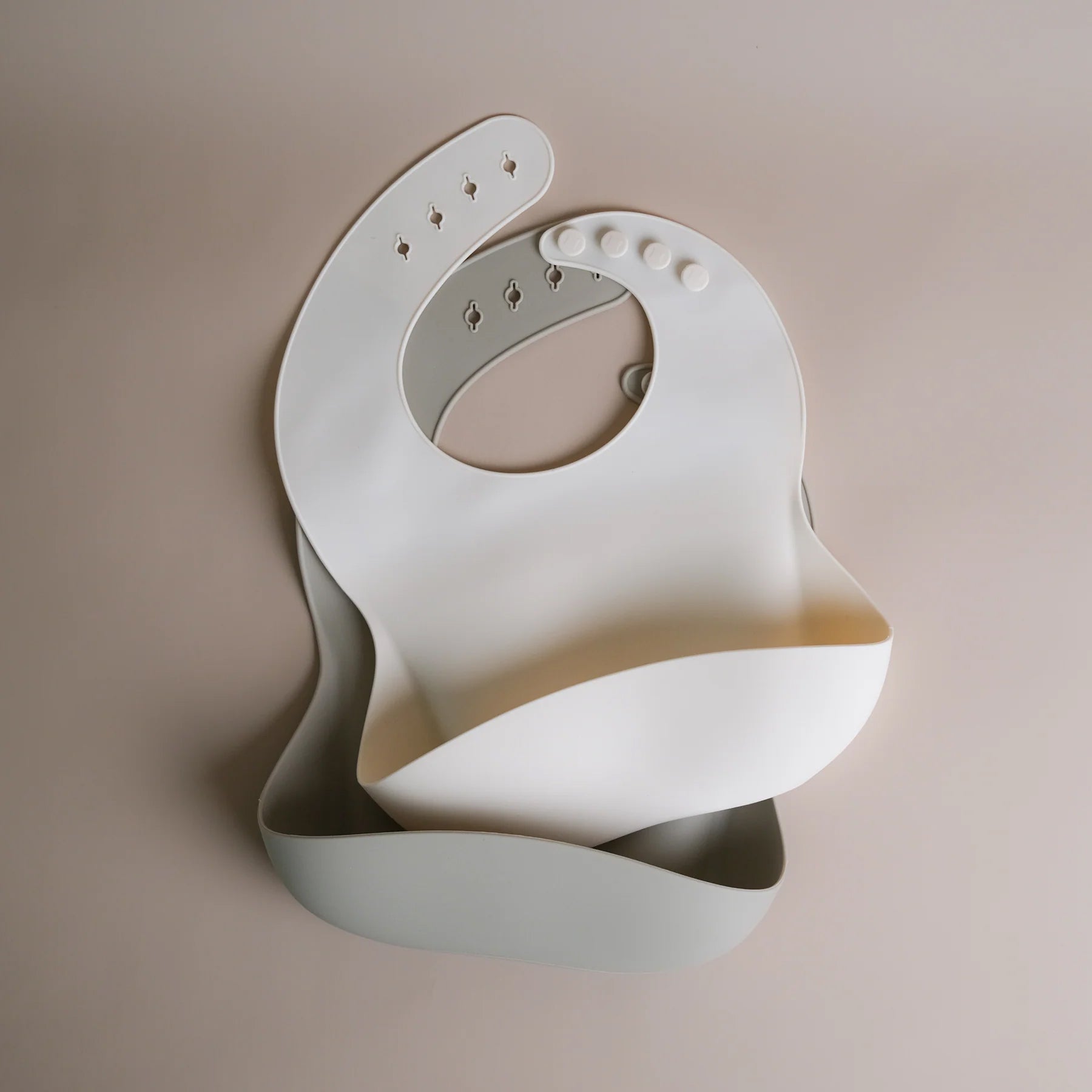 ROMMER Silicone Bib in Creme and Khaki.