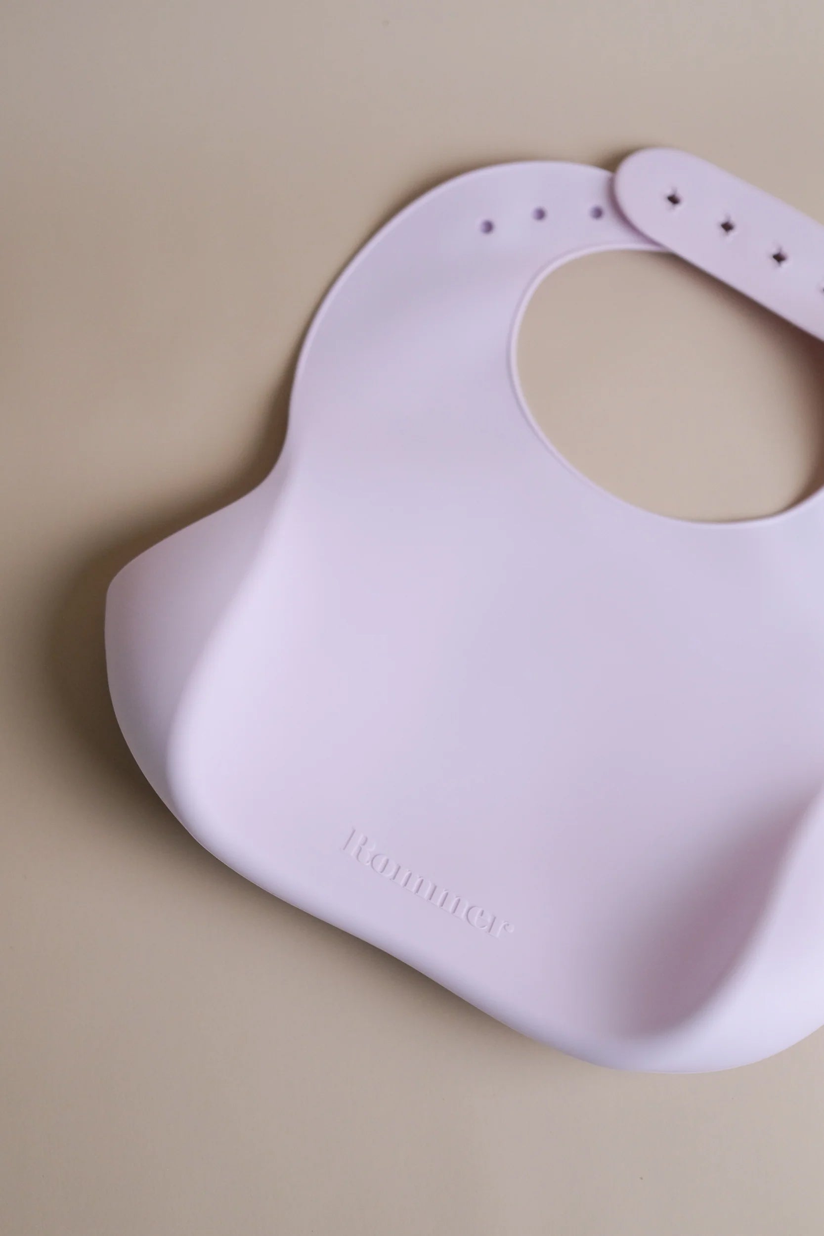 ROMMER Silicone Bib in Lilac from back.