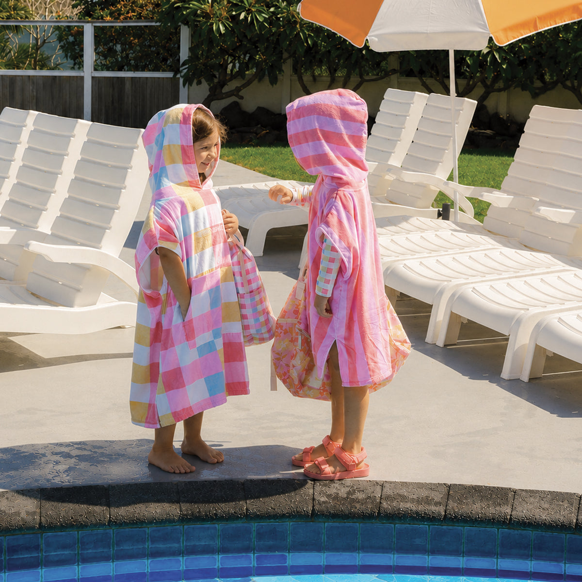 Crywolf - Hooded Towel Flamingo Stripe