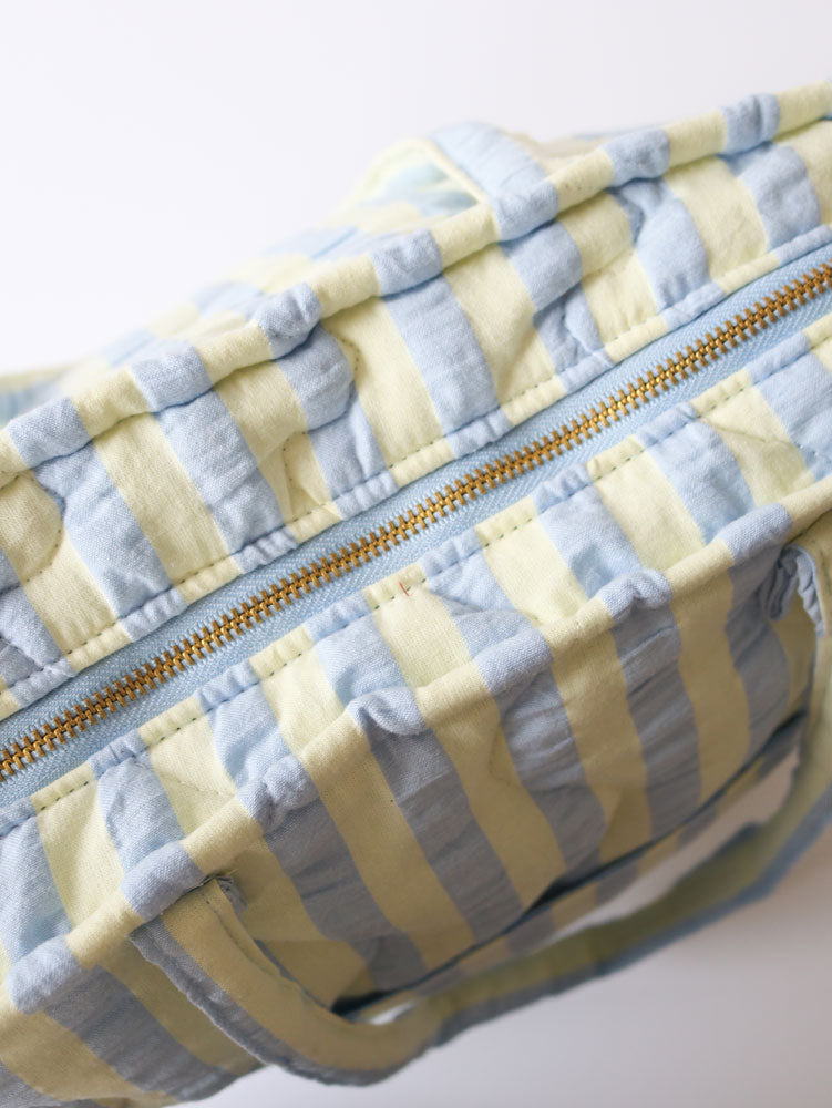 Mosey Me Butter Blue Seersucker Quilted Bag interior pocket