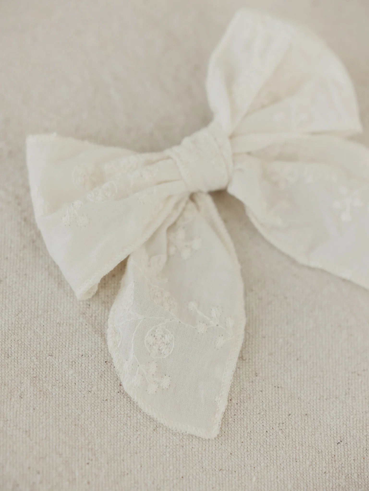 Valencia Byron Bay - Cotton Bow Natural