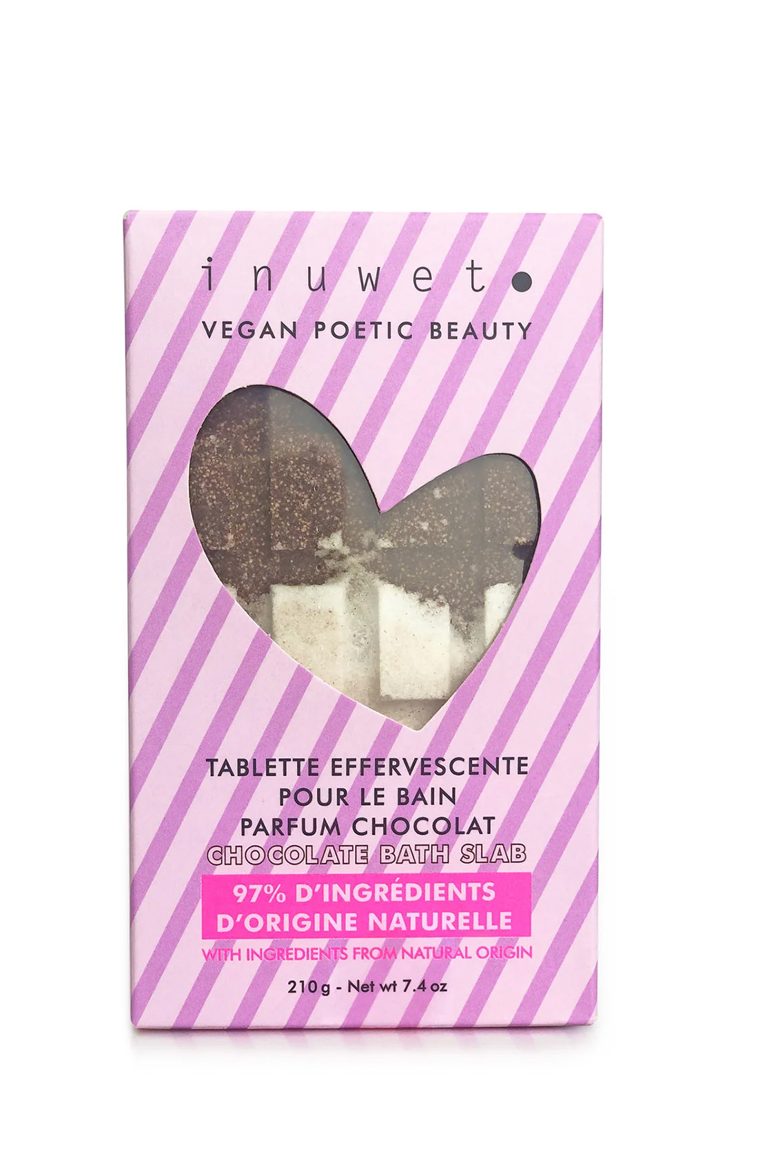 The image shows a product box for the INUWET Bath Fizzer Chocolate Slab. The box is striped in pink and purple and features a heart-shaped window revealing the effervescent bath bar inside. It highlights "97% d’ingrédients d’origine naturelle" like cocoa powder and weighs 210g (7.4 oz).