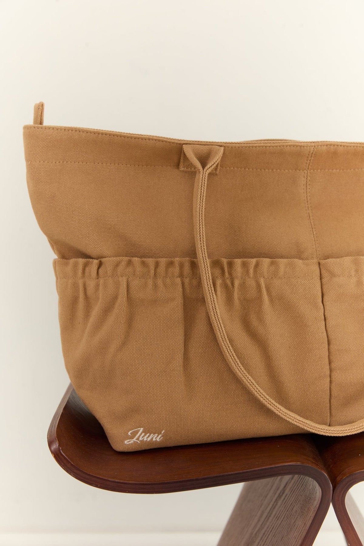 JUNI - The Daily Tote Tan