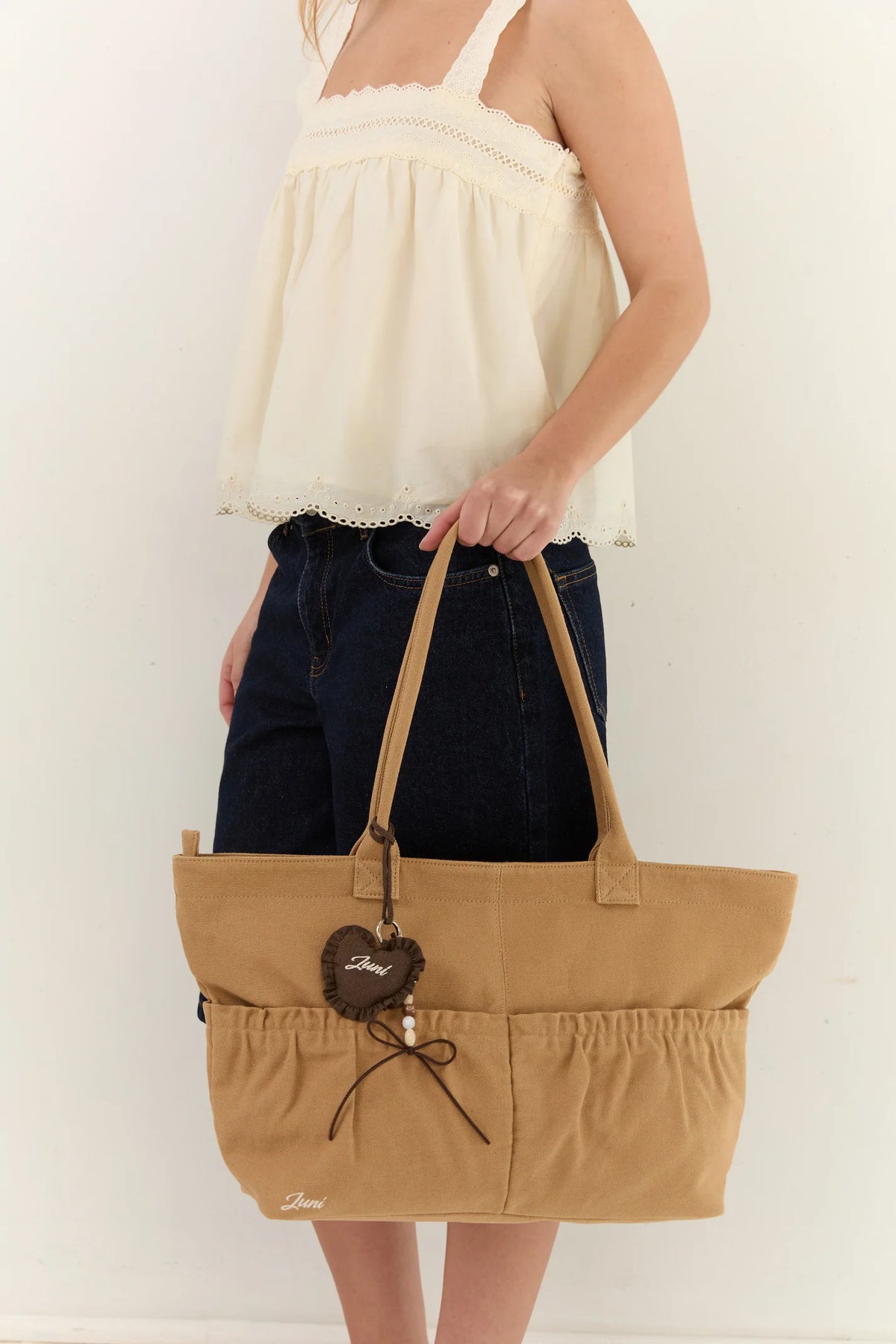 JUNI - The Daily Tote Tan